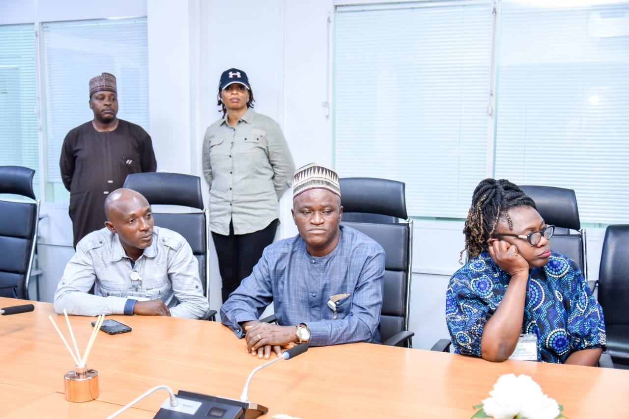 The NUPRC Chief Executive, Engr Gbenga Komolafe received a delegation from the Nigerian Mining and Geosciences Society on a courtesy visit led by it’s  National Vice President, Prof A. S. Olatunji.   The visit was to explore areas of synergy and collaboration with the Commission.