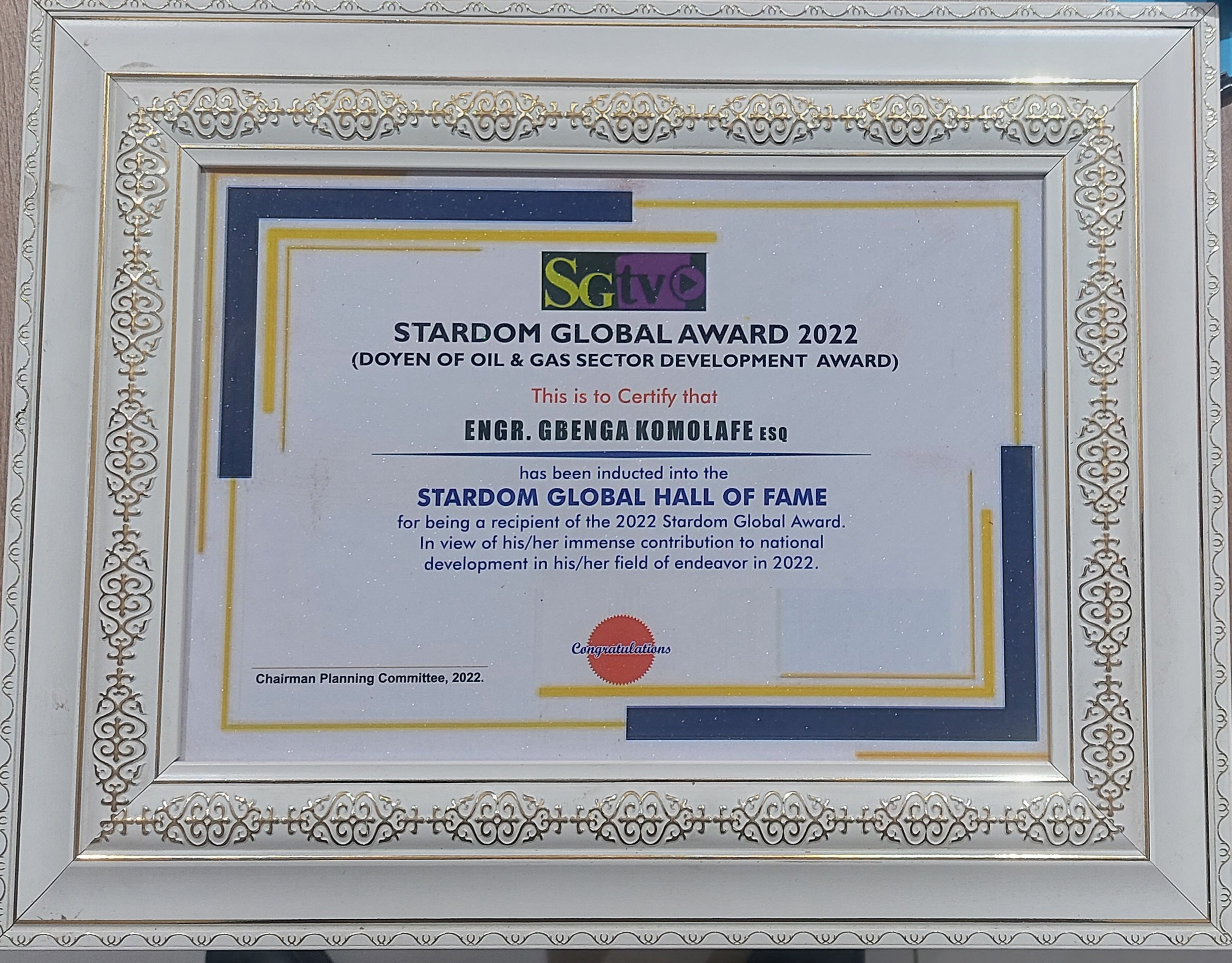 NUPRC CHIEF EXECUTIVE BAGS AWARD OF EXCELLENCE AS:   “DOYEN OF THE NIGERIAN OIL & GAS INDUSTRY 2022” FROM STARDOM GLOBAL AWARDS  The award is in recognition of his  immense contributions to National Development in the upstream petroleum sub-sector.  The presentation of the award was done by Stardom Global Television Managing Director  Mr Omoluabi Olabode Adeyemi at the NUPRC head office Abuja today.