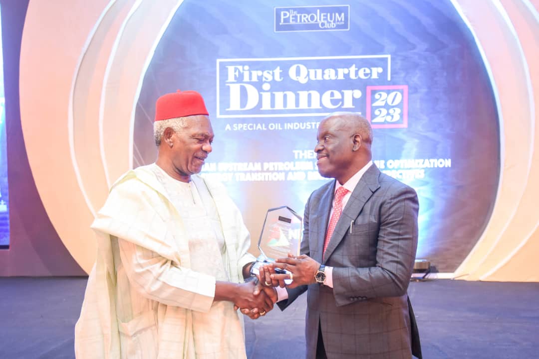 Engr. Komolafe receives award of recognition as Special Guest of honour at the Quarterly Petroleum Club dinner at Civic Centre Victoria Island Lagos
